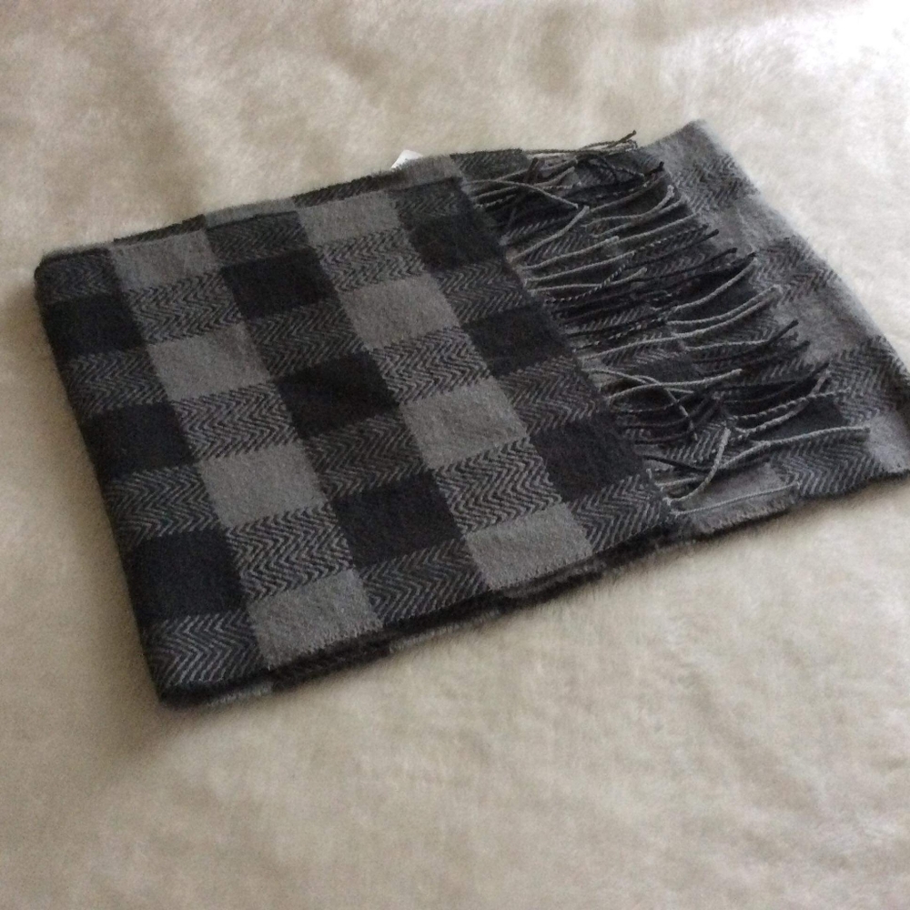 - Attention Men's Gray and Black Scarf OSFM